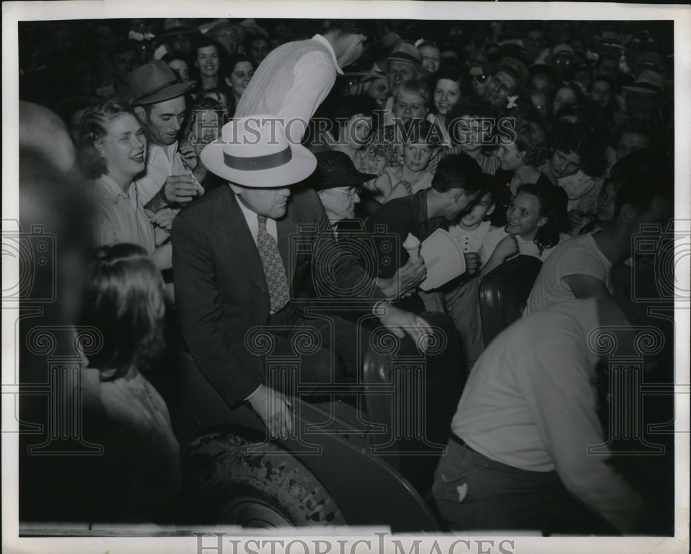 1946 Press Photo Shorty Sprise and Grandma Sprouse - Historic Images