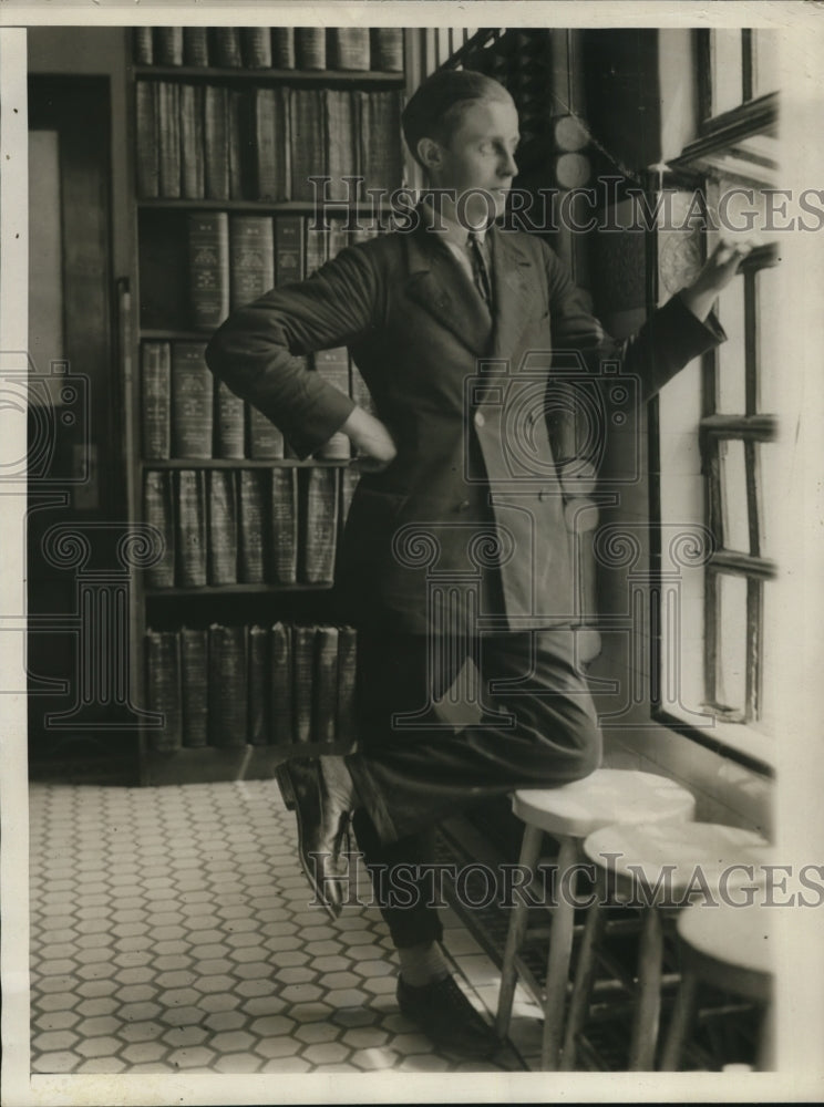 1929 Press Photo Albert Buschow at the immigration station at Gloucester - Historic Images