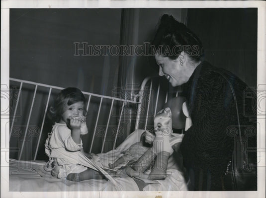 1947 Press Photo Cornelia Otis Skinner, Natl Chairman of Women's  March of Dimes - Historic Images