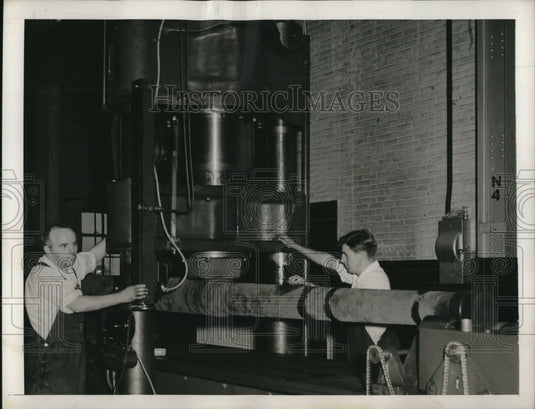 1940 Press Photo Workers from Watertown Arsenal working overtime to meet quota - Historic Images