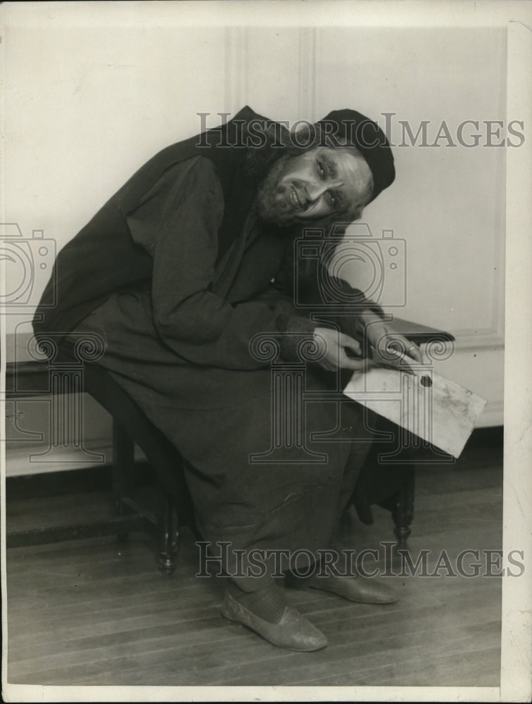 1929 Press Photo Norman C. Holzman of Brookline at the dress rehearsal - Historic Images
