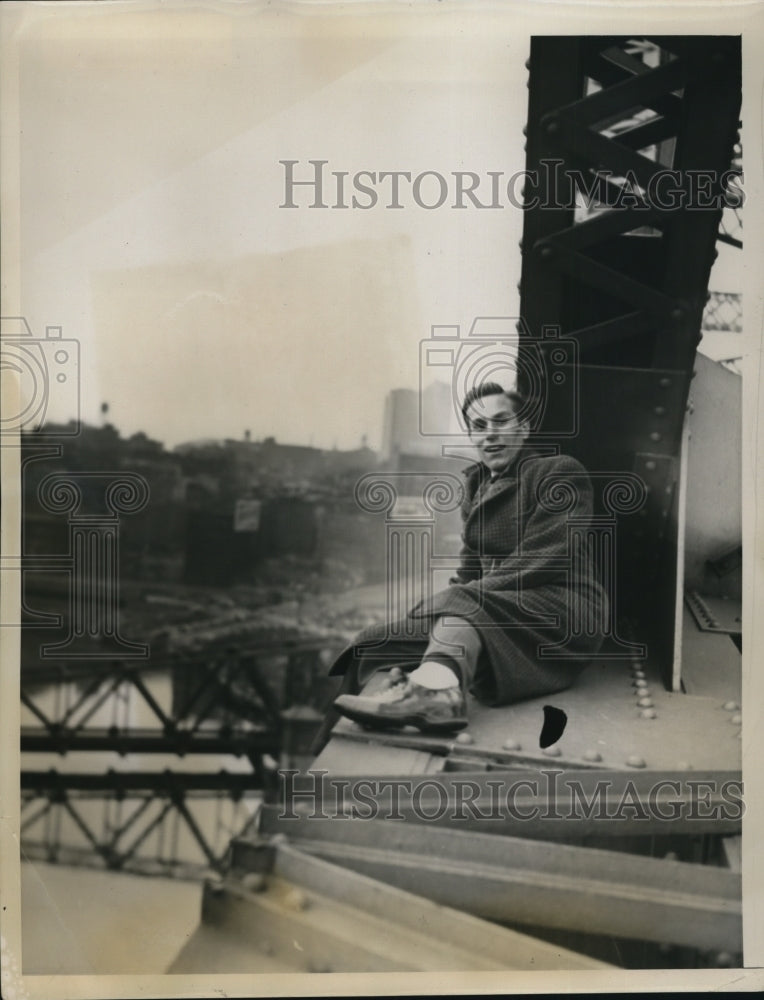 1939 Press Photo Ray Stana, 19 yr old unemployed youth on sit-down strike - Historic Images