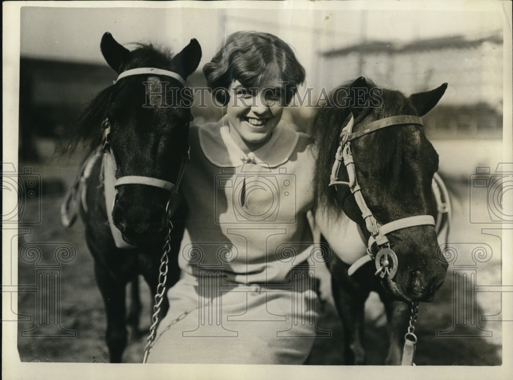 1926 Press Photo Miss Vivian Kenning with two winners in LA Nat&#39;l Horse Show - Historic Images