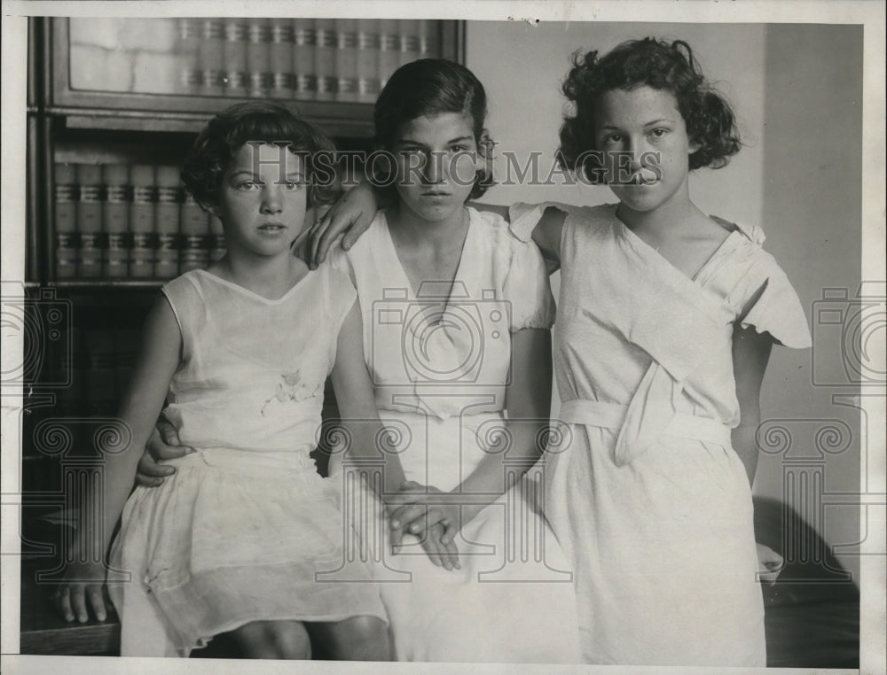 1933 Press Photo Edna, Lucy &amp; Marie Boratto on strike on their father&#39;s marriage-Historic Images