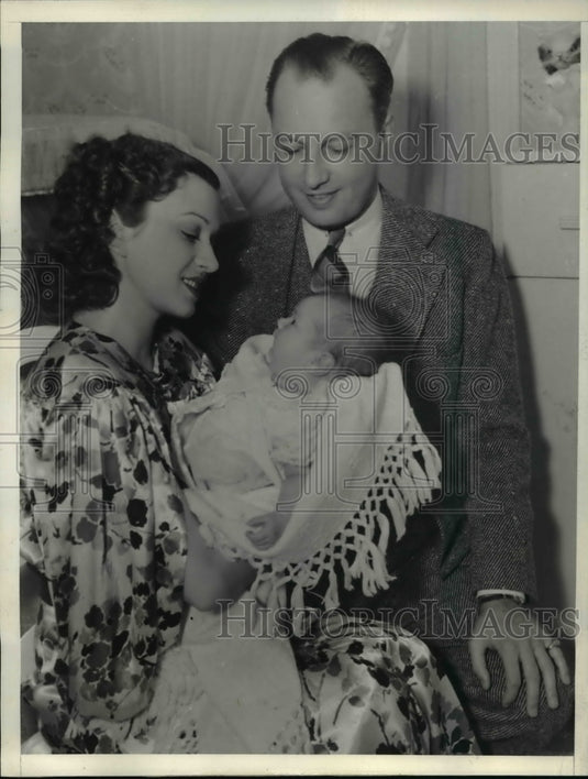 1937 Carol Thomas baby with parents at Paramount studios - Historic Images