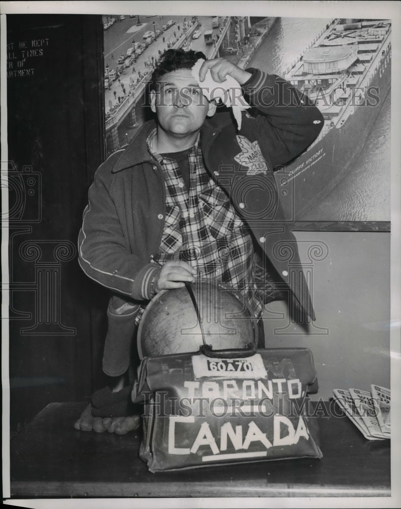 1955 Press Photo Leo Torpey student from Toronto Canada arrives in Miami - Historic Images