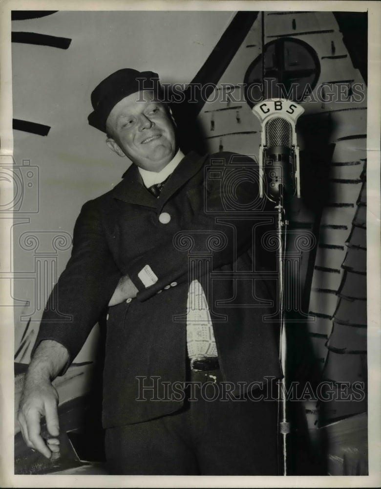 1948 Press Photo Whitey Ford During &quot;Hometown Reunion&quot; Rehearsal, CBS - Historic Images