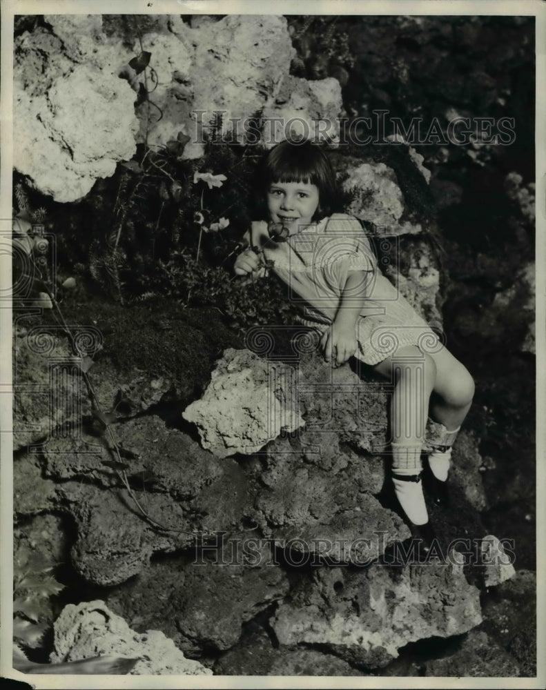 1929 Press Photo Betty Blaiser at Chgo Flower Show - Historic Images