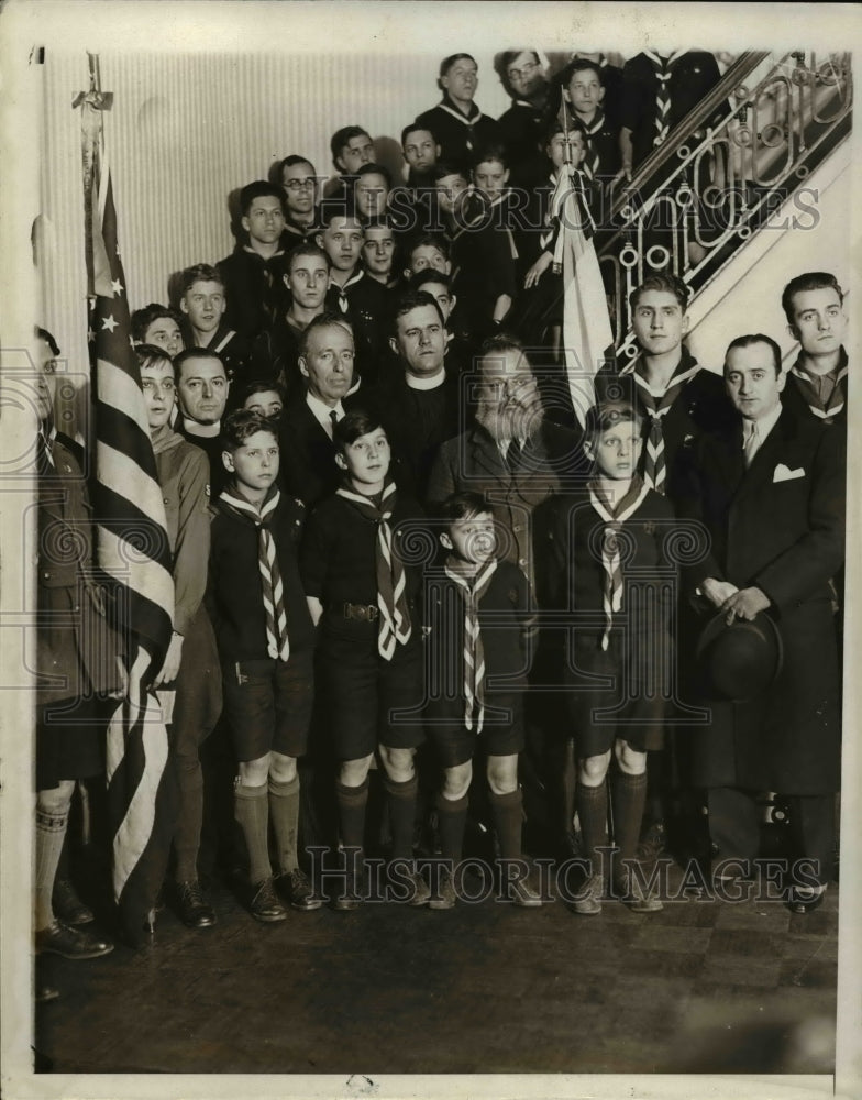 1931 Press Photo Group of boys scouts chorus with the director of the group - Historic Images
