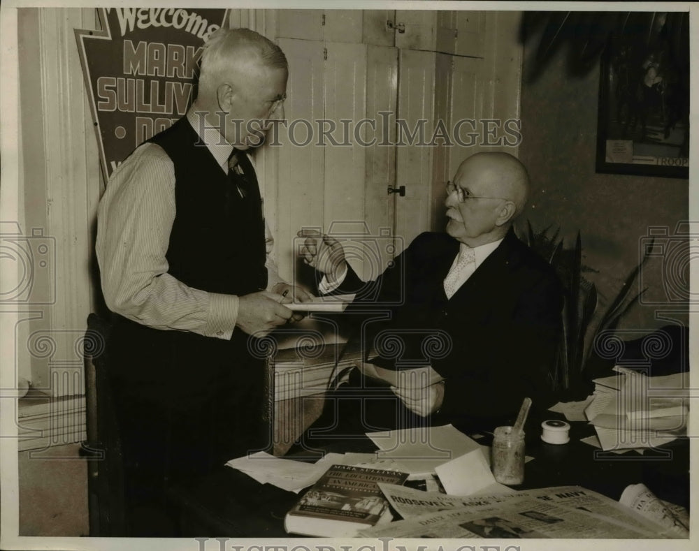 1938 Press Photo Sulliven receiving assignment  from E.L. McKinstry - Historic Images