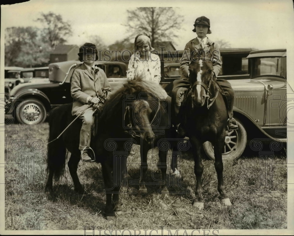 1929 Press Photo Betsy Riley &amp; Pamela Richards at Port Chester Horse Show- Historic Images