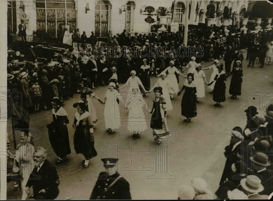 1931 Press Photo Provincial Girls in Costume for Eastertide Fetes in Nice France-Historic Images