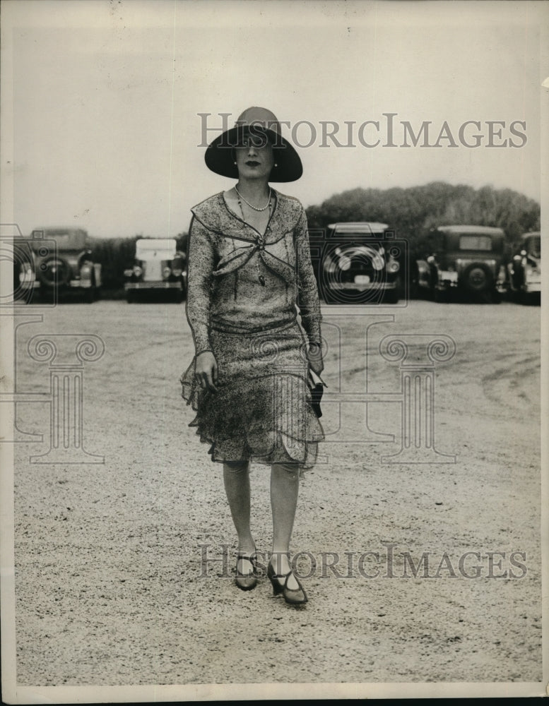 1929 Press Photo Mrs. Norman Ogden Whitehouse Vacationing in Newport - Historic Images