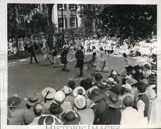 1939 Press Photo Old dances at the "Chestnut Street Day" observance in Salem, - Historic Images