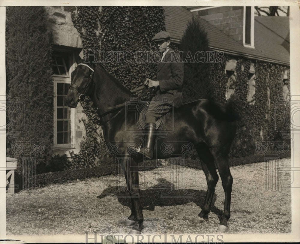 1929 Press Photo Bernard Cox trains thoroughbred, Siola, in Washington DC - Historic Images