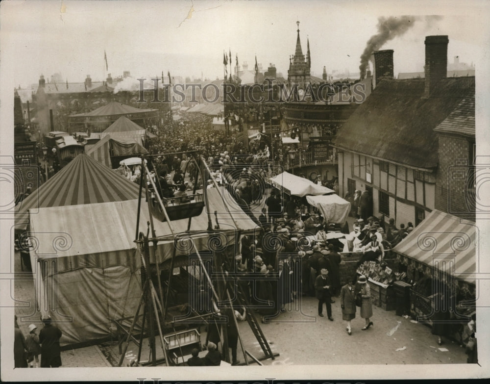 1927 Press Photo The general view of the Mop Fair at Stratford ...