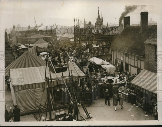 1927 Press Photo The general view of the Mop Fair at Stratford - Historic Images