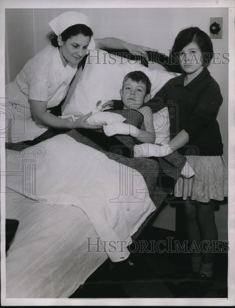 1934 Press Photo Peggy McManus with Nurse Nettie Stein &amp; Brother Daniel - Historic Images