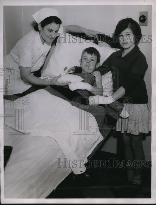 1934 Press Photo Peggy McManus with Nurse Nettie Stein & Brother Daniel - Historic Images