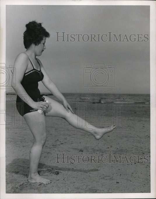 1957 Press Photo Seventeen year old Victoria Dembicka applying the sun block - Historic Images