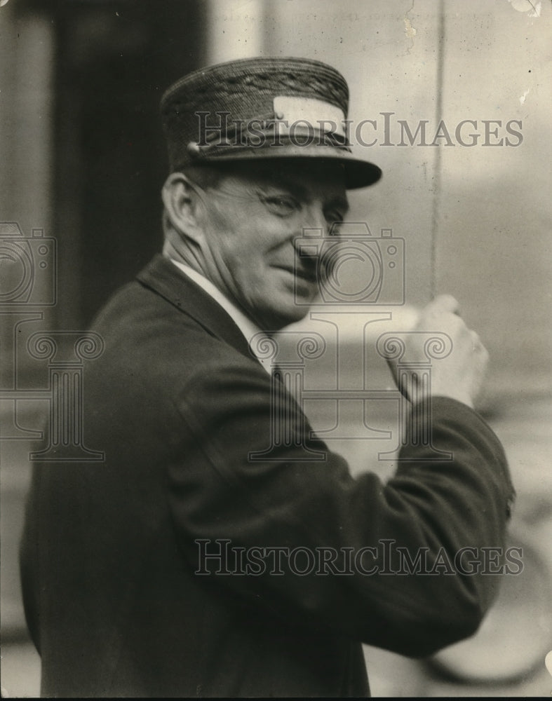 1928 Press Photo Motorman-Conductor-Trafficman A. Sucklow of the Broadview - Historic Images