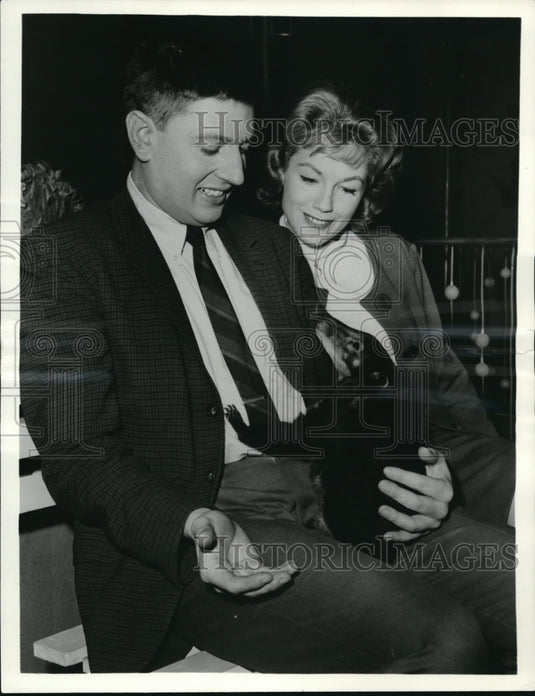 1963 Press Photo Frank Buxton & Virginia Gibson The Funniest Fellow in the Zoo - Historic Images