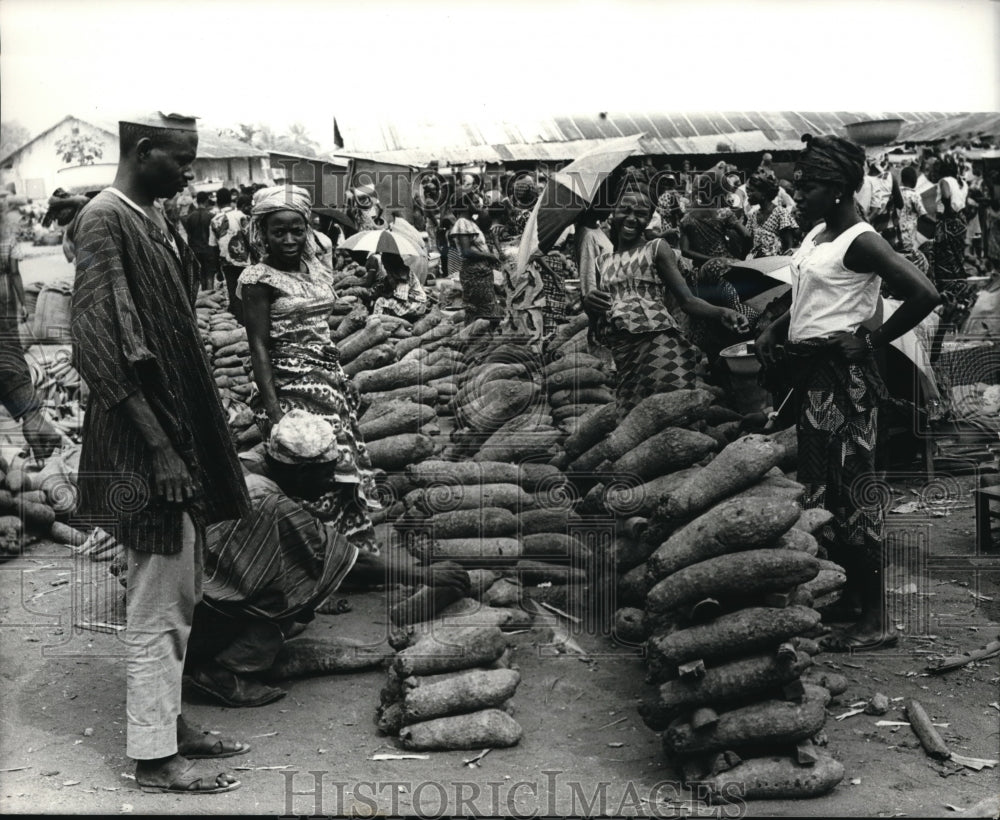 1970 Press Photo Market at Onitsha opened in Onitsha, Nigeria. - Historic Images