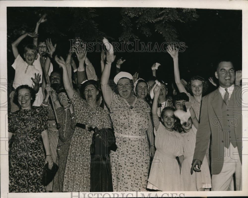 1939 Press Photo Hyde Park, New York greets King George Vi and Queen Elizabeth - Historic Images