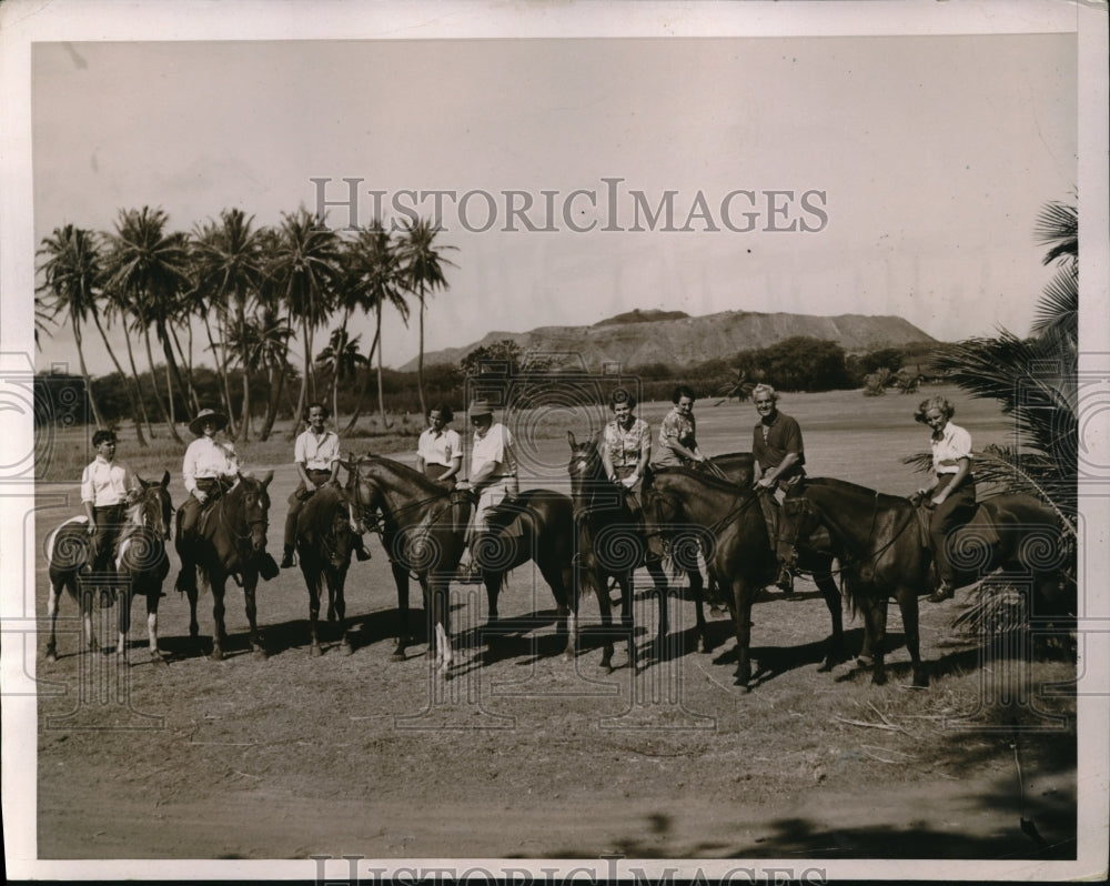 1936 Press Photo Members of the New York and Honolulu Society in Hawaii - Historic Images