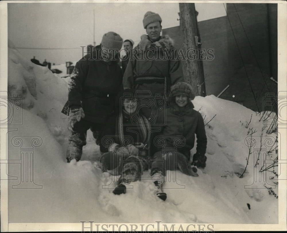 1925 Press Photo Dr FS Hunt, JA Lunn, S Schollin ,Williams sledding - Historic Images