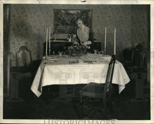 1930 Press Photo Miss Leila La Monte on Irish & Scottish L'nen Damask Guild - Historic Images