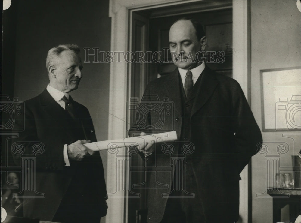 1920 Press Photo David Houston takes office as Sec of Treasury - Historic Images