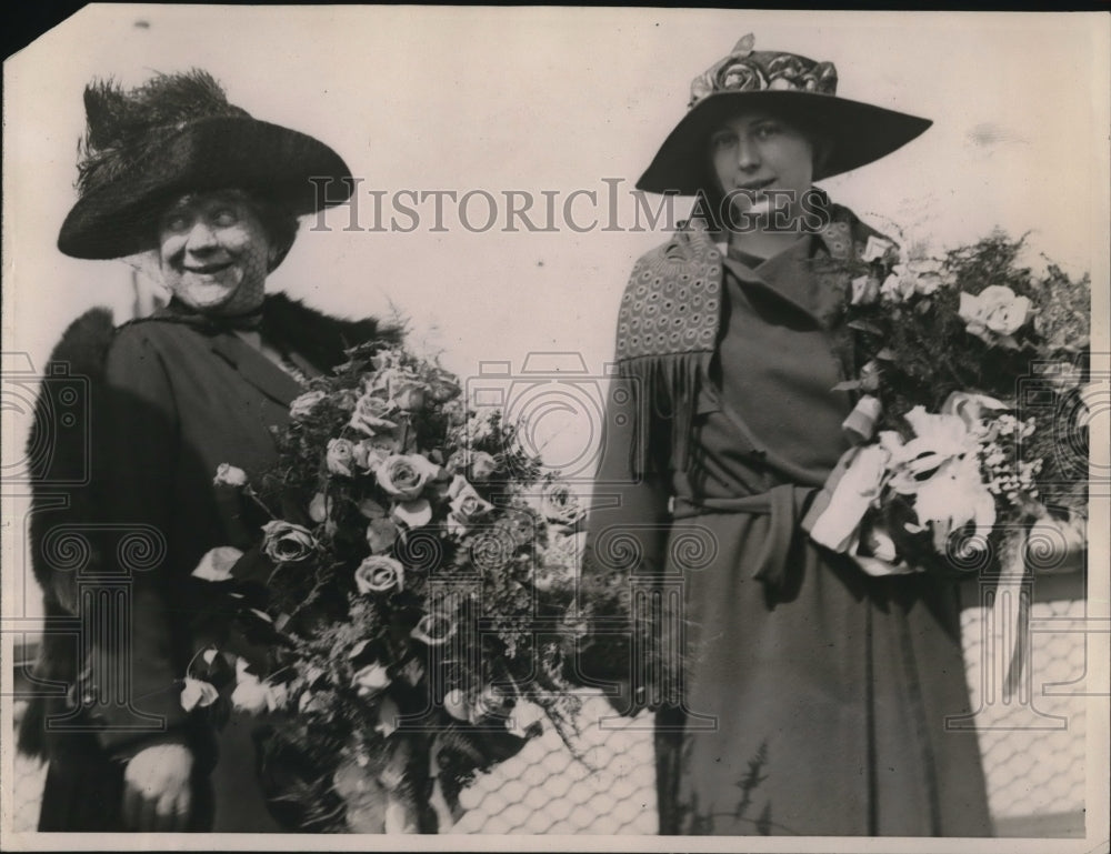 1922 Press Photo Mrs Joffre left & daughter Miss Germaene after tour of Marne - Historic Images