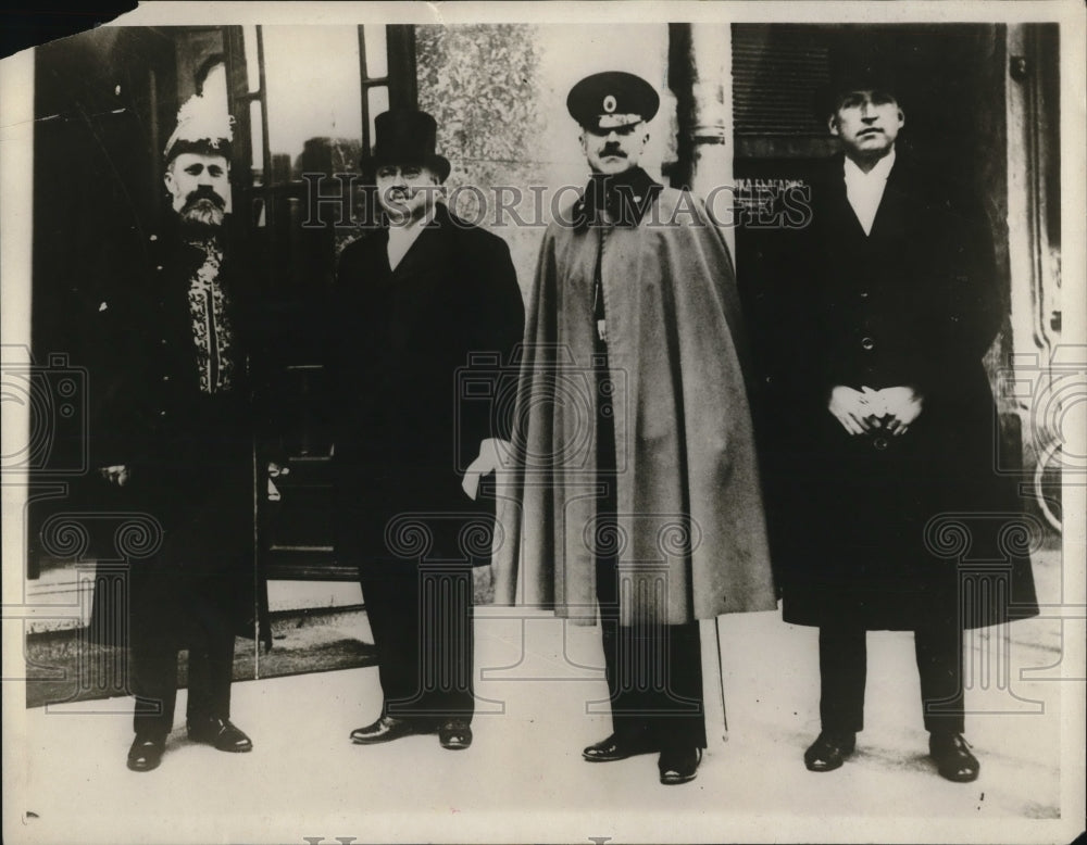 1930 Press Photo H.W. Shoemaker US Minister to Bulgaria present Credentials - Historic Images