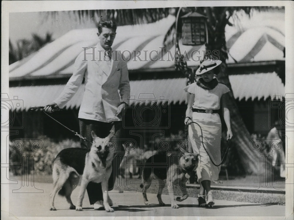 1934 Press Photo American Kennel Club, Frank Davis &amp; Mrs Joseph Andrade Jr-Historic Images