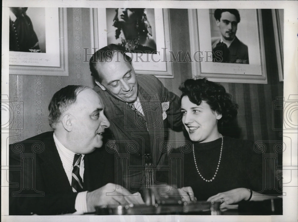 1946 Press Photo Milan Italy Claudia Pinza singer, mgr L Bonardi, E Verna - Historic Images