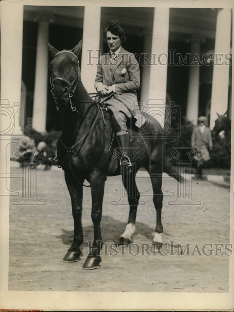 1927 Press Photo New Jersey Socialite Alice Young on Horseback, Hot Springs VA - Historic Images