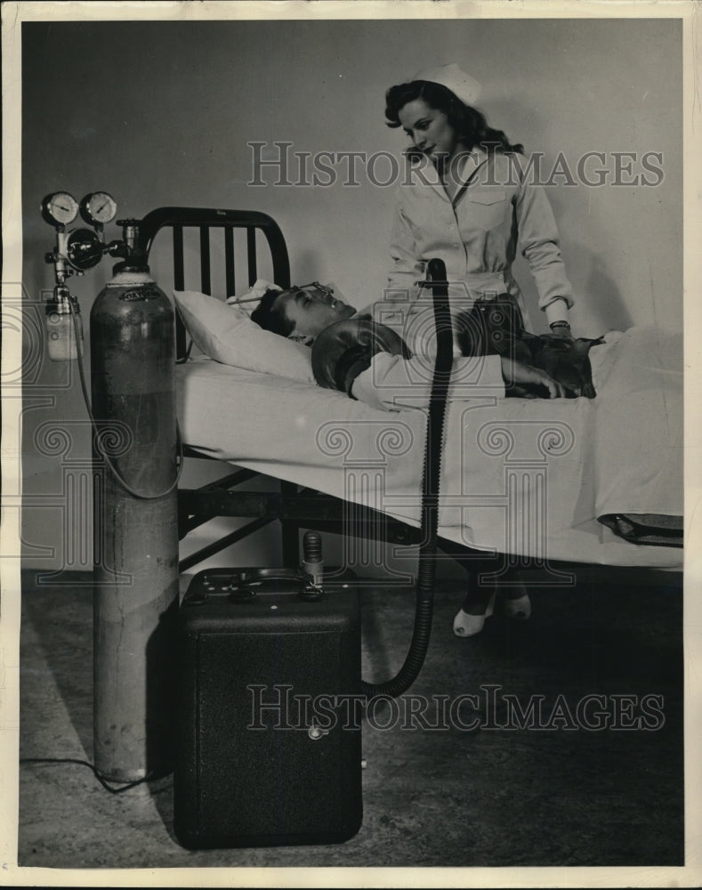 1946 Press Photo A new lung made of transparent plastics by Plastic Magazine - Historic Images