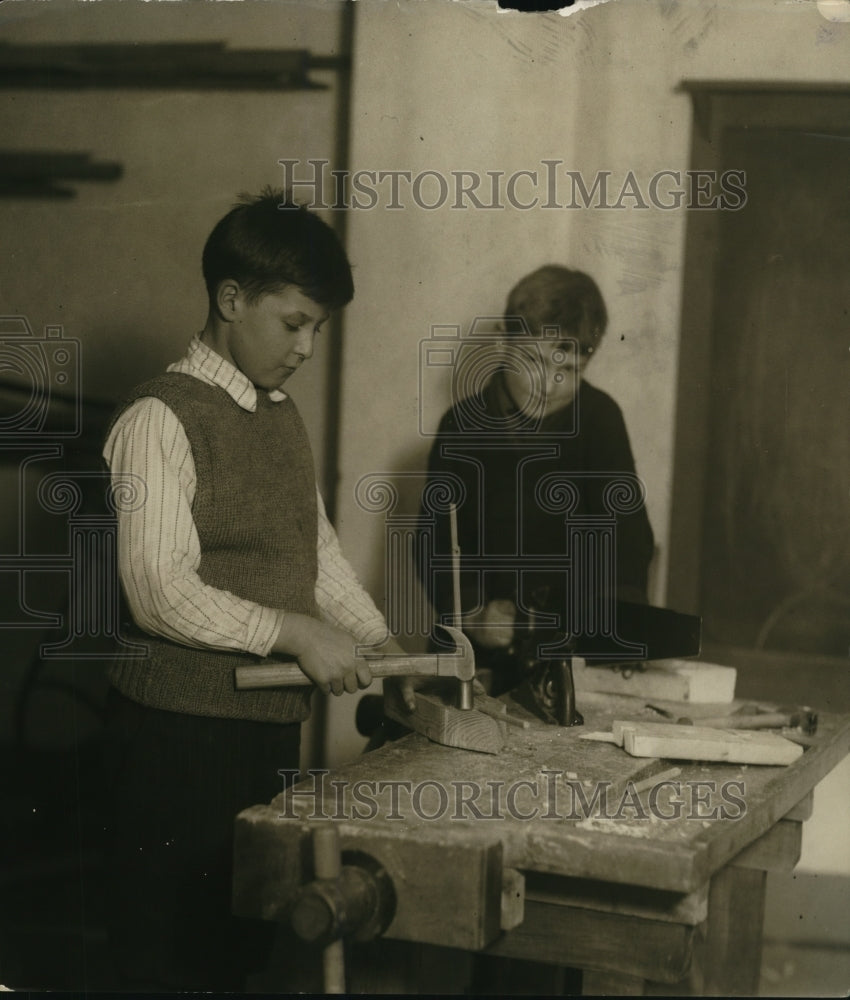 1922 Press Photo Carpenter shop &amp; country school with som boys at work - Historic Images