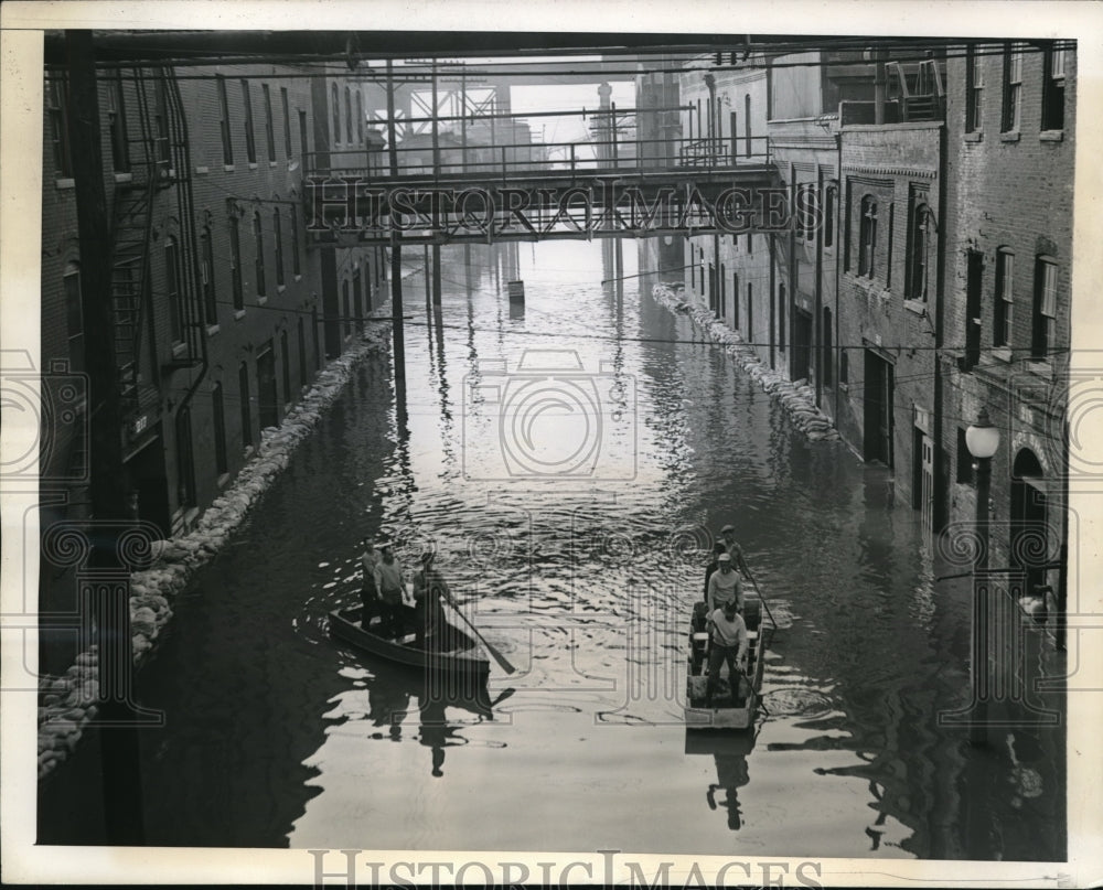 1944 Press Photo St Louis Mo ferry service gondola on waterfront street - Historic Images