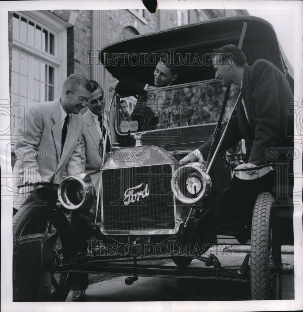 1955 Press Photo Univ of Ill, Model T Ford, Bill Robson,G Pullen,J Graves - Historic Images