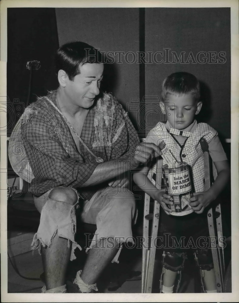 1956 Press Photo Tommy Woodward meets Eli Wallach in costume for Sakini Role - Historic Images