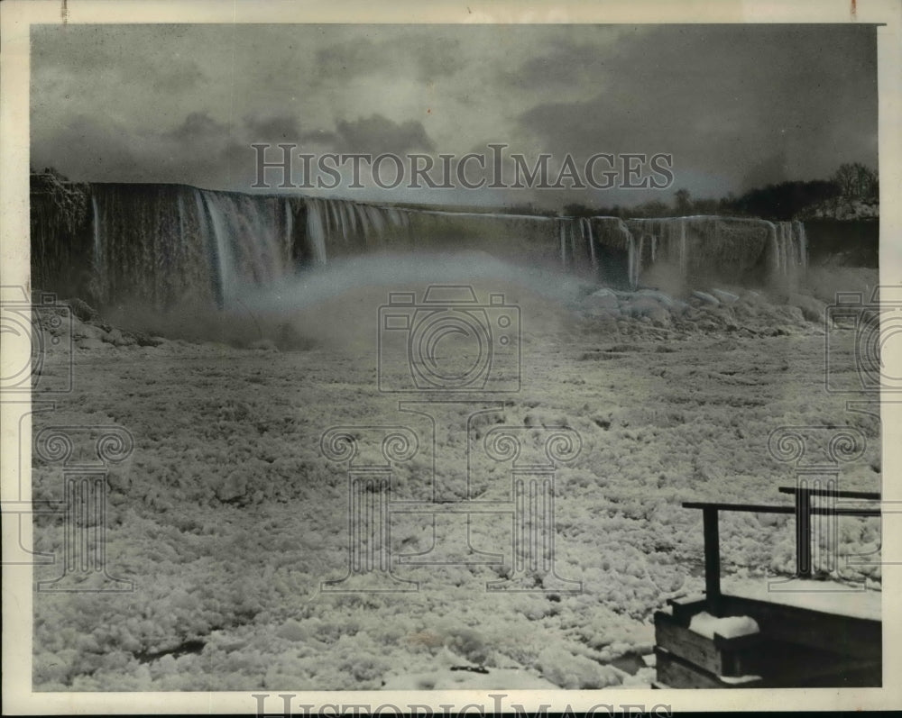 1940 Press Photo The American Falls at Niagara Falls drop w/ diminished roar - Historic Images