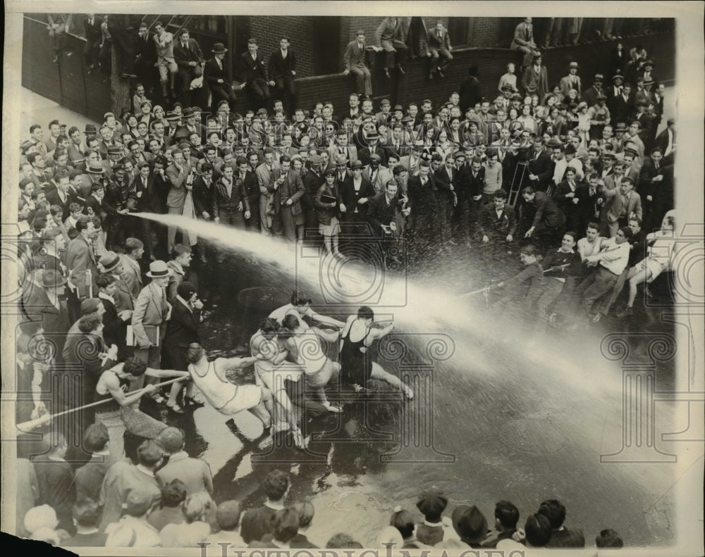 1929 Press Photo Annual Freshmen-Sophomore Tug-o-war at Temple University, Pa - Historic Images