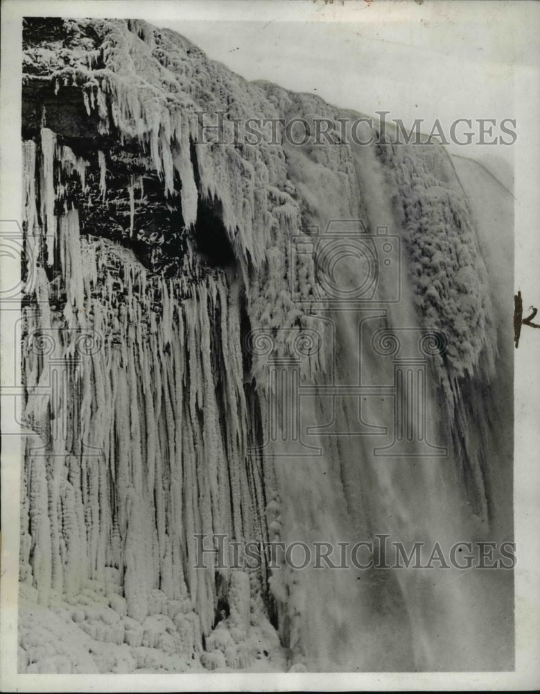 1934 Press Photo Niagara Falls shows how the ice impeded the flow of w ...