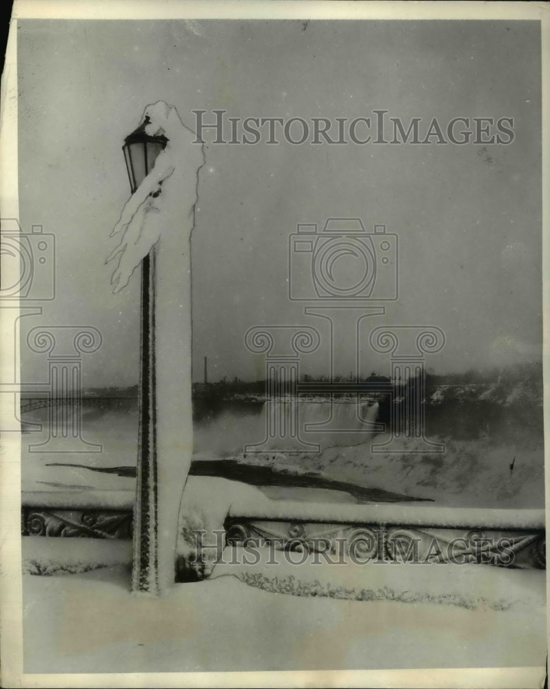 1931 Press Photo The American side of Niagara Falls as Jack Frost - Historic Images