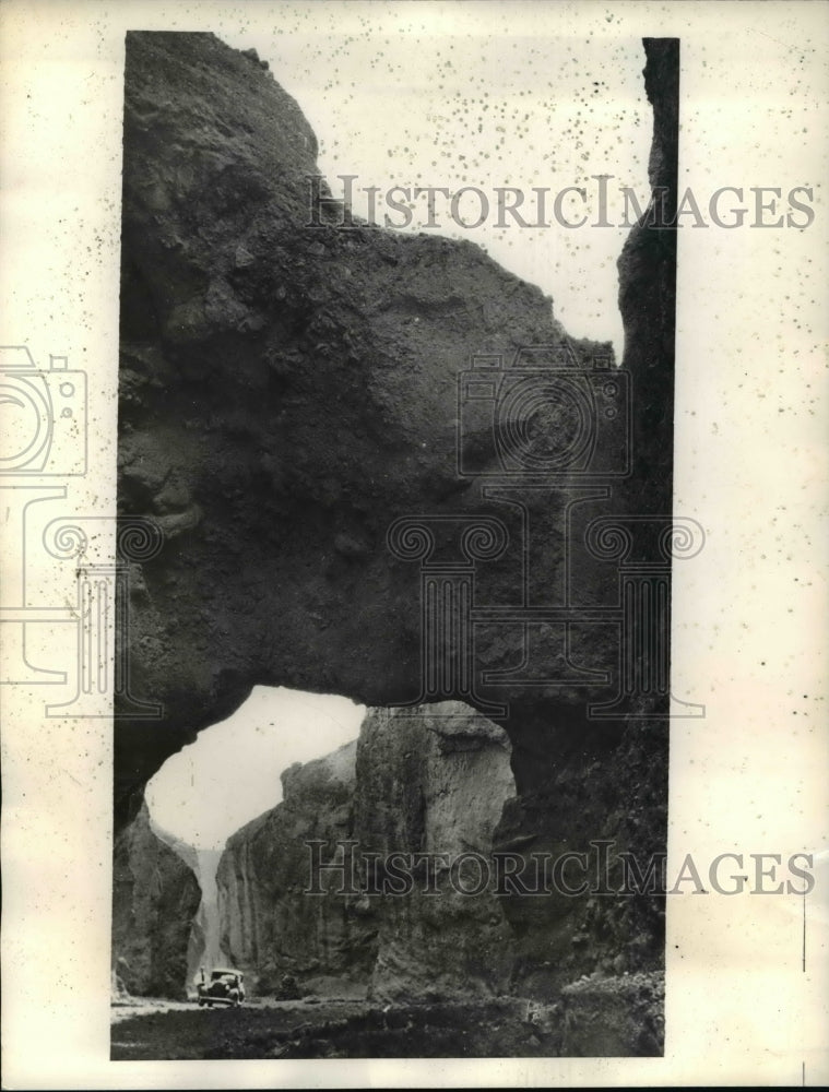 1935 Press Photo Newest natural arch in Death Valley, California - Historic Images