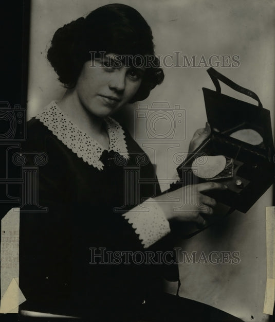 1923 Press Photo Lighted vanity case displayed by a model - Historic Images
