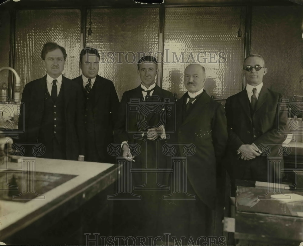 1923 Press Photo Scientists at Dept of Agri Dr WW Akianar, HS Payne - Historic Images