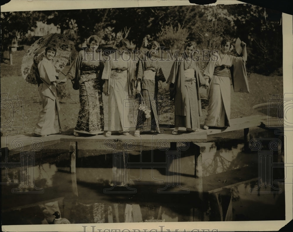 1916 Mrs H Cleland De Neale Baltimore Socialites At A "Japanese Tea"-Historic Images